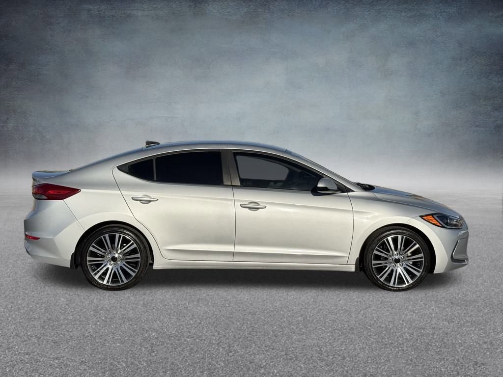 Used 2017 Hyundai Elantra SE video 2