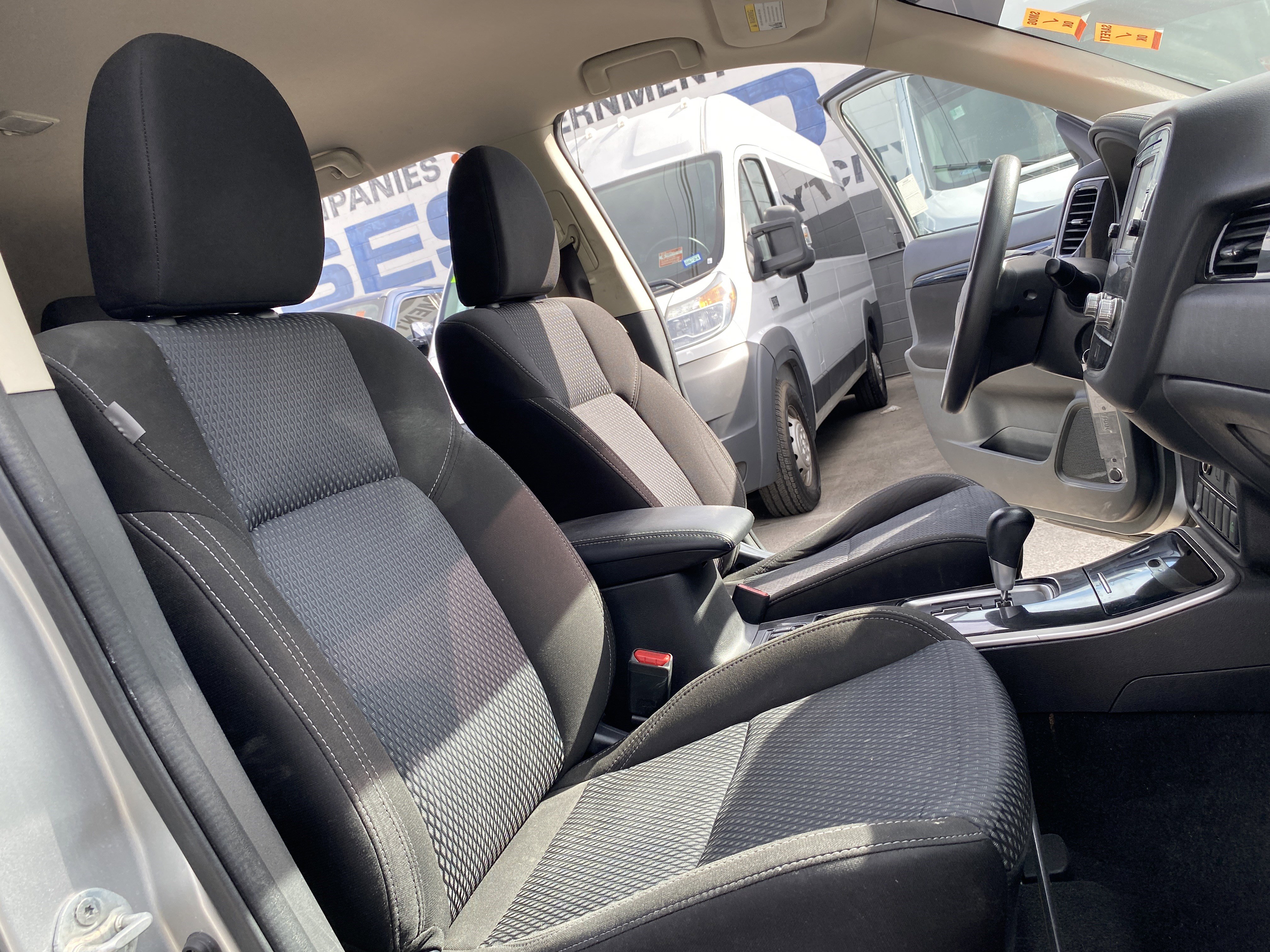 Used 2020 Mitsubishi Outlander ES image 23