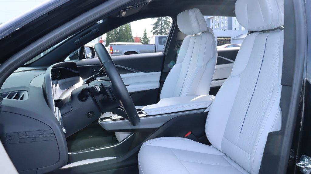 Certified 2024 Cadillac Lyriq Luxury AWD/4WD image 26