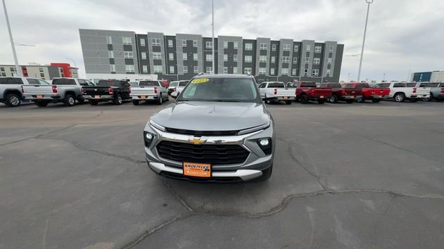 Used 2025 Chevrolet TrailBlazer LT image 3