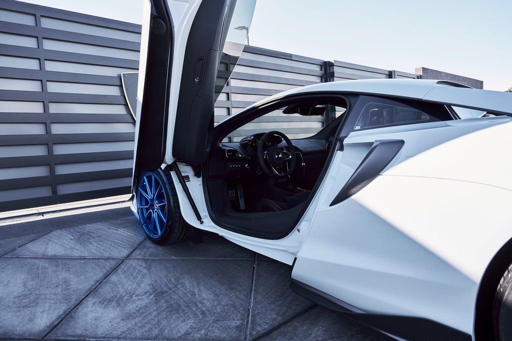 Used 2023 McLaren Artura RWD image 36