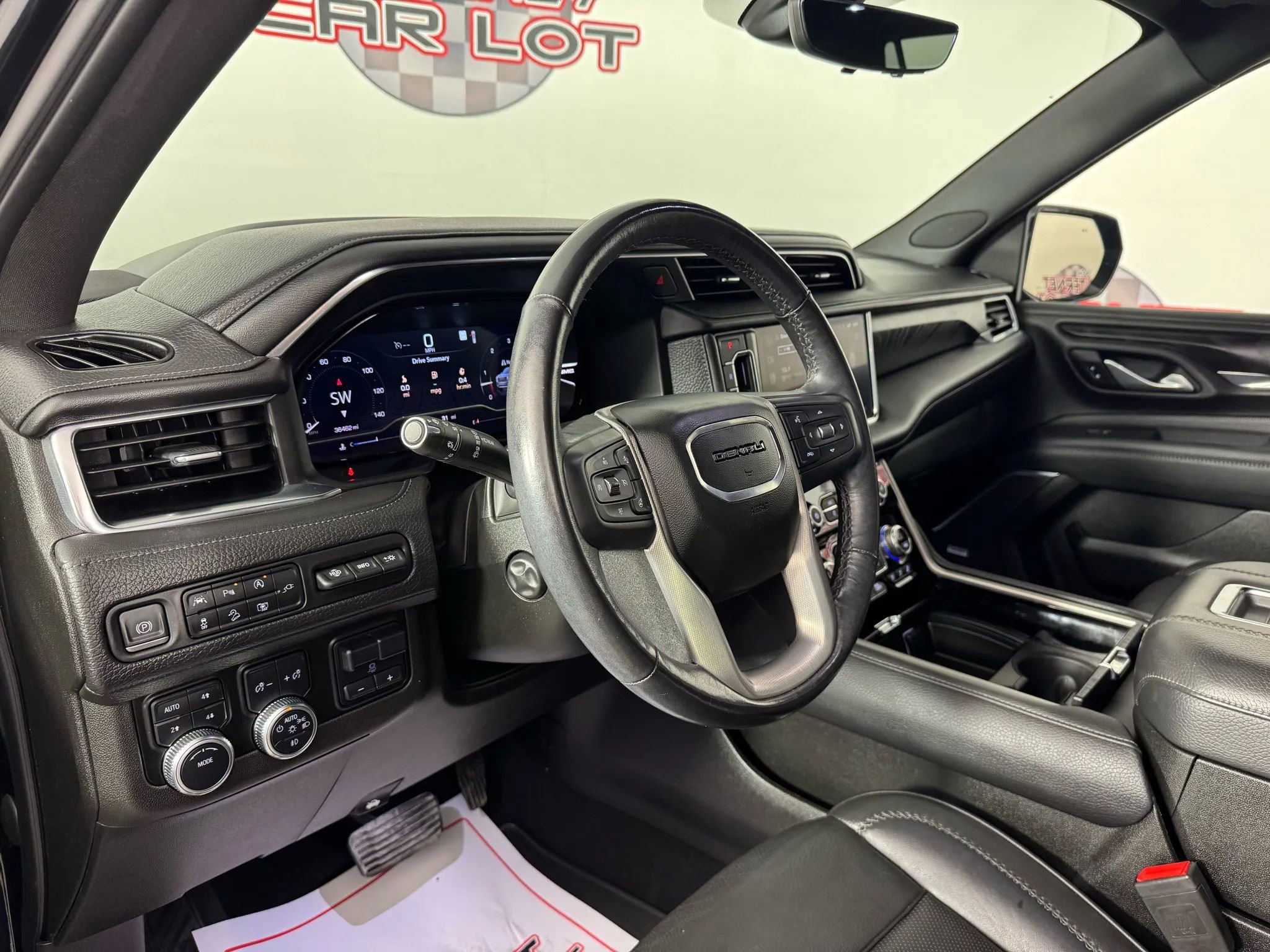 Used 2022 GMC Yukon Denali w/ Advanced Technology Package image 12