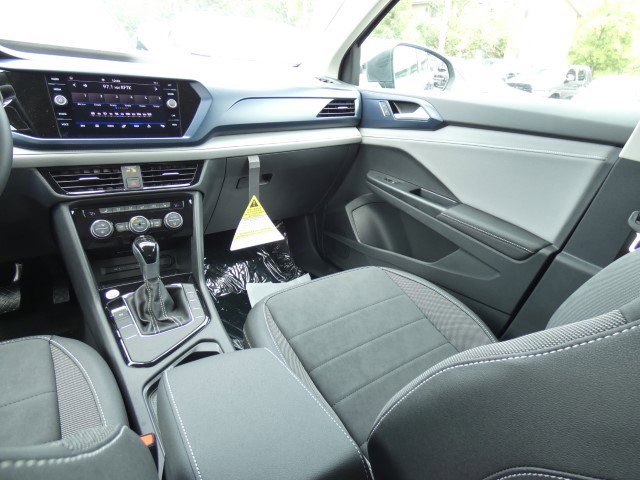 New 2024 Volkswagen Taos SE image 14
