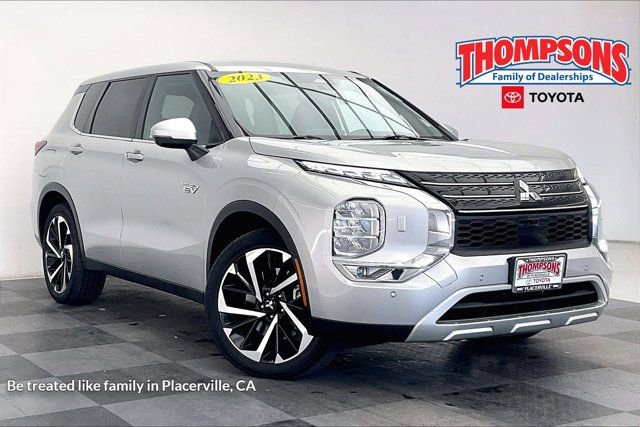 Used 2023 Mitsubishi Outlander SE AWD/4WD image 1