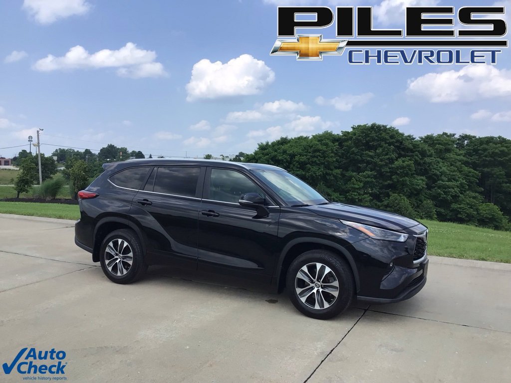 Used 2023 Toyota Highlander XLE