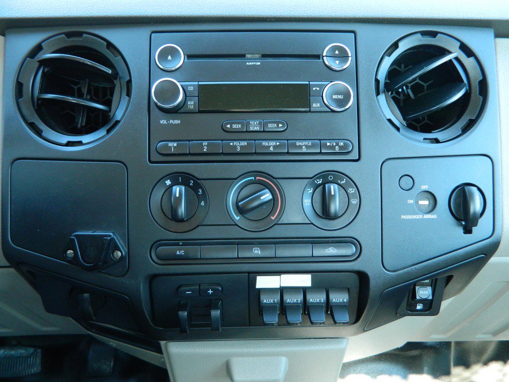 Used 2009 Ford F550 2WD Regular Cab Super Duty image 16