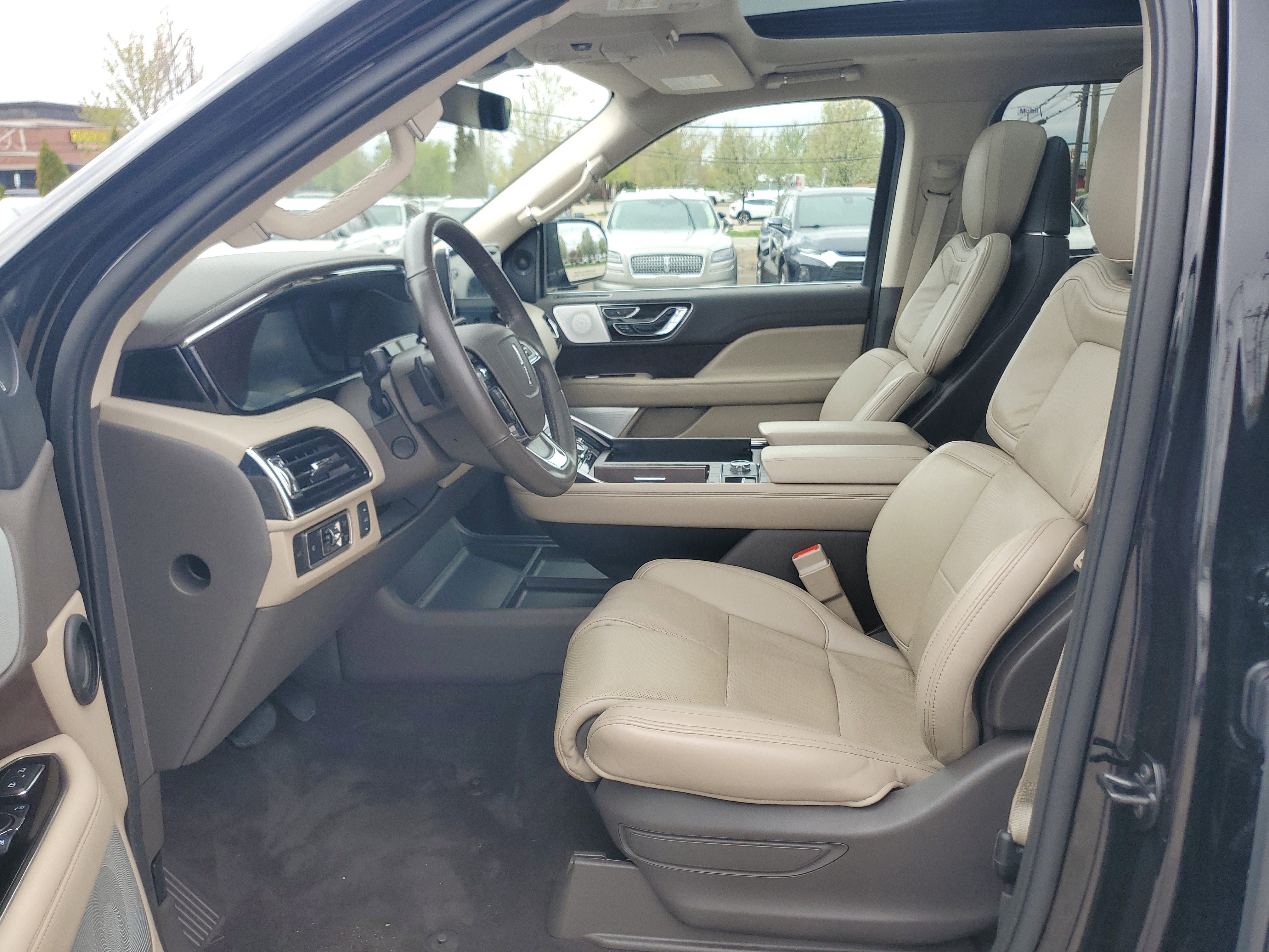 Certified 2023 Lincoln Navigator Reserve AWD/4WD image 12