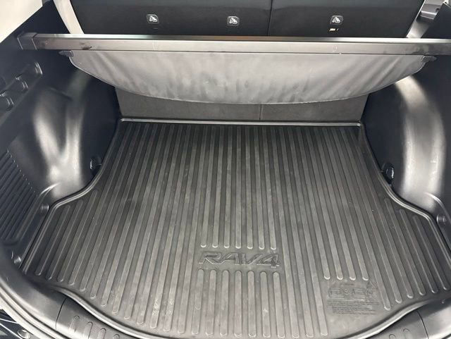 Used 2018 Toyota RAV4 XLE w/ Plus Extra Value Package AWD/4WD image 18