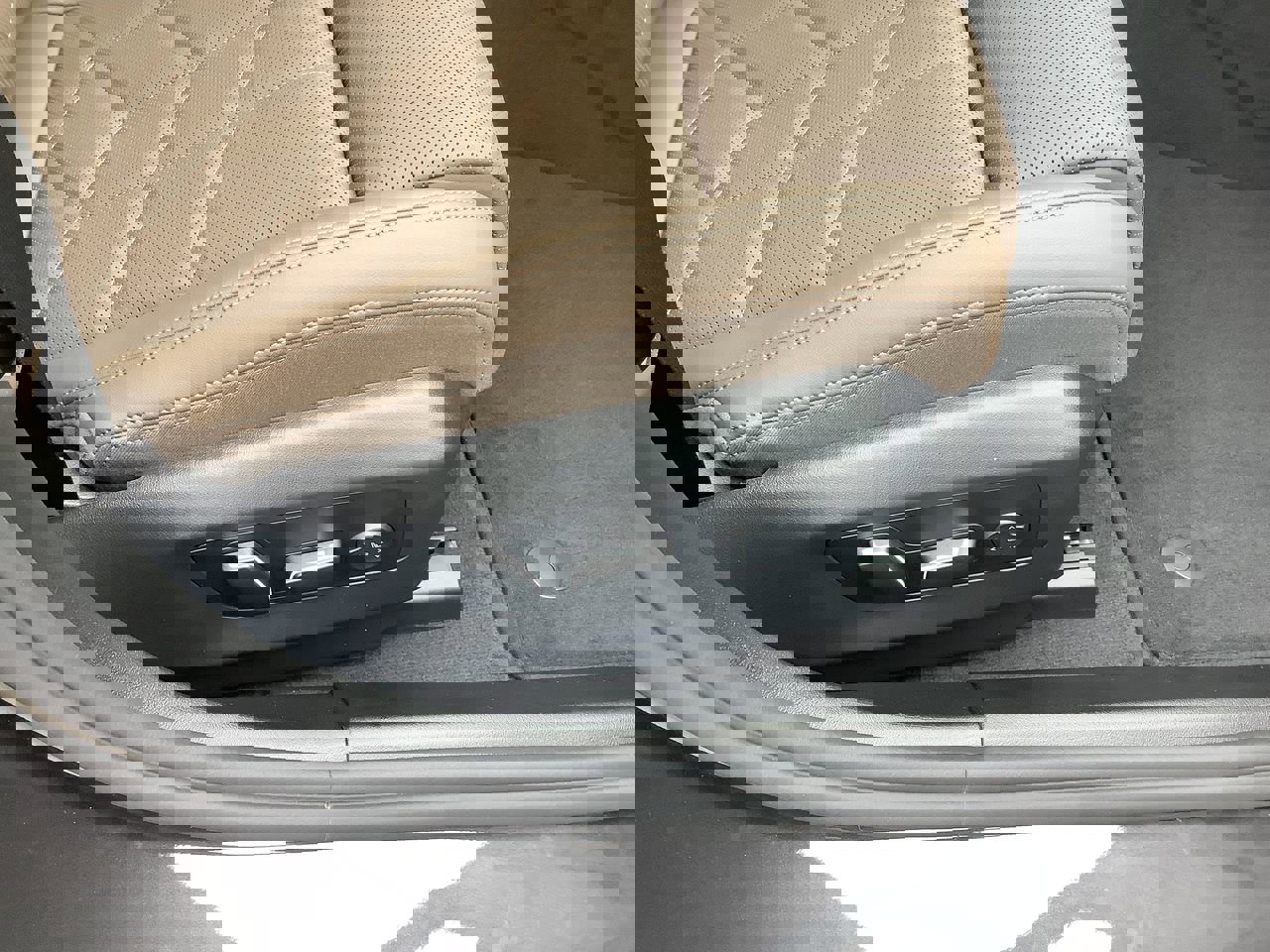 Used 2025 BMW i5 eDrive40i w/ M Sport Package image 35