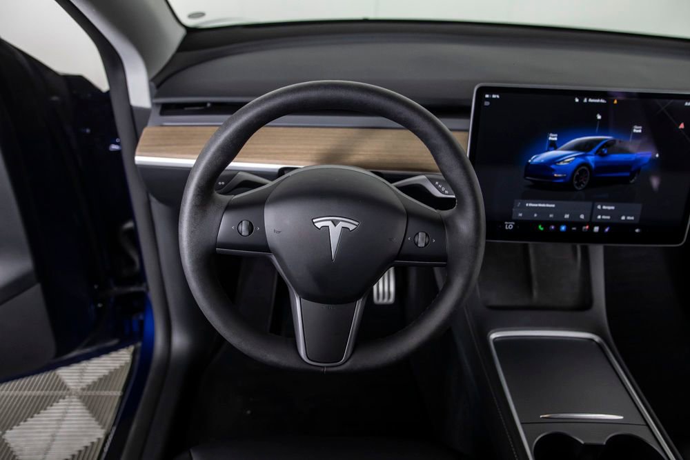 Used 2025 Tesla Model Y Performance image 37