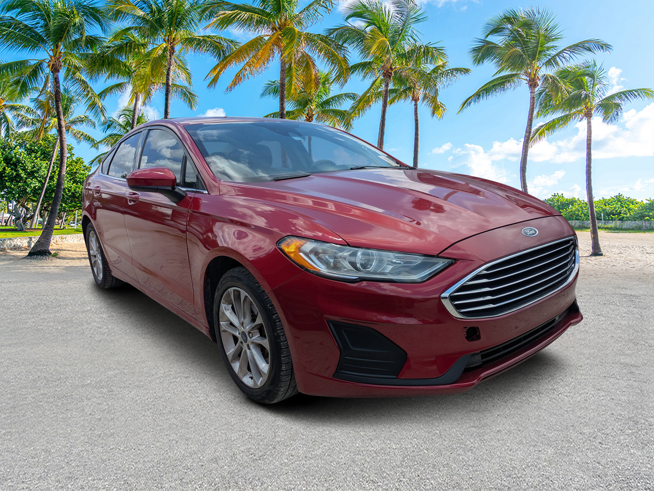 Used 2020 Ford Fusion SE FWD image 2