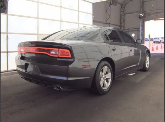 Used 2013 Dodge Charger SE w/ Connectivity Group RWD image 2