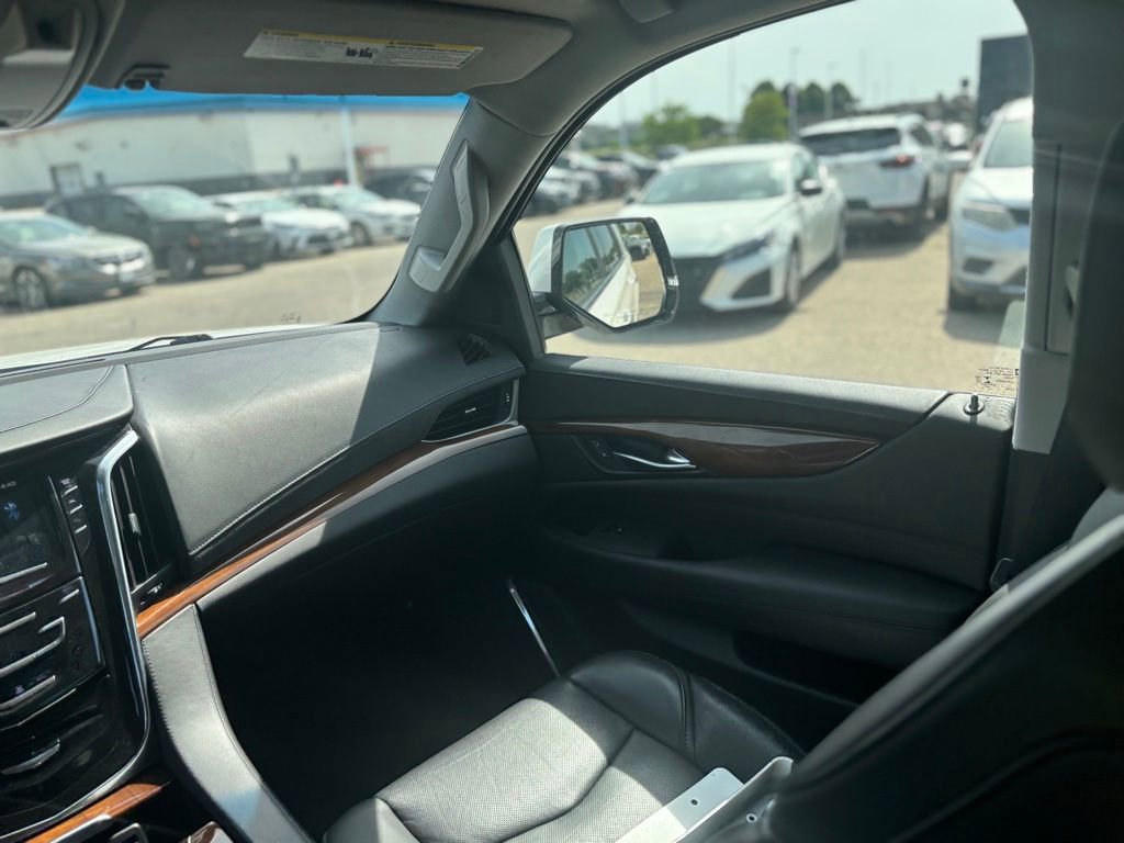 Used 2019 Cadillac Escalade Luxury w/ LPO, Radiant Package AWD/4WD image 16