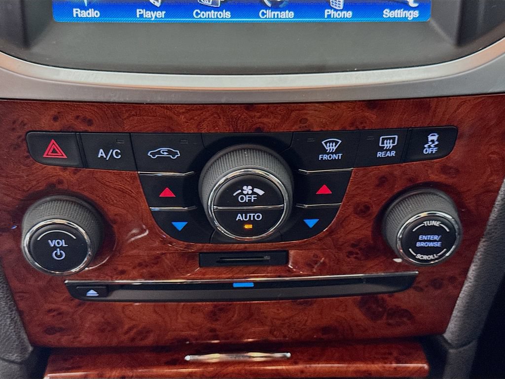 Used 2014 Chrysler 300 RWD image 17