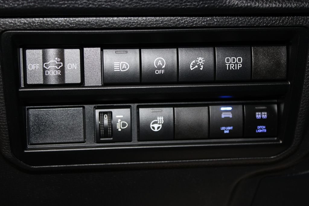 Used 2022 Toyota Tundra SR5 w/ TRD Sport Package AWD/4WD image 33