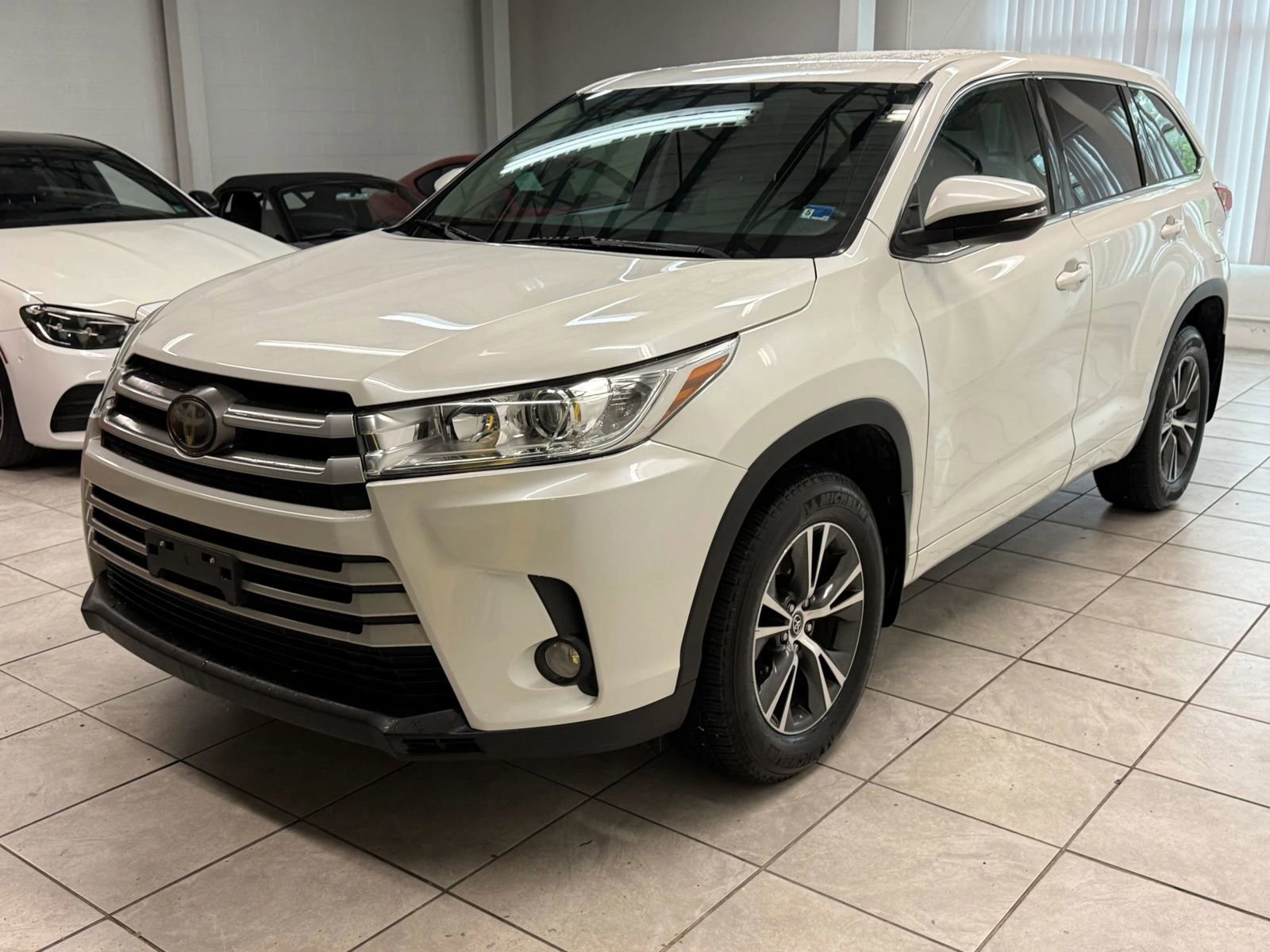 Used 2017 Toyota Highlander Plus w/ Carpet Mat Package AWD/4WD image 3