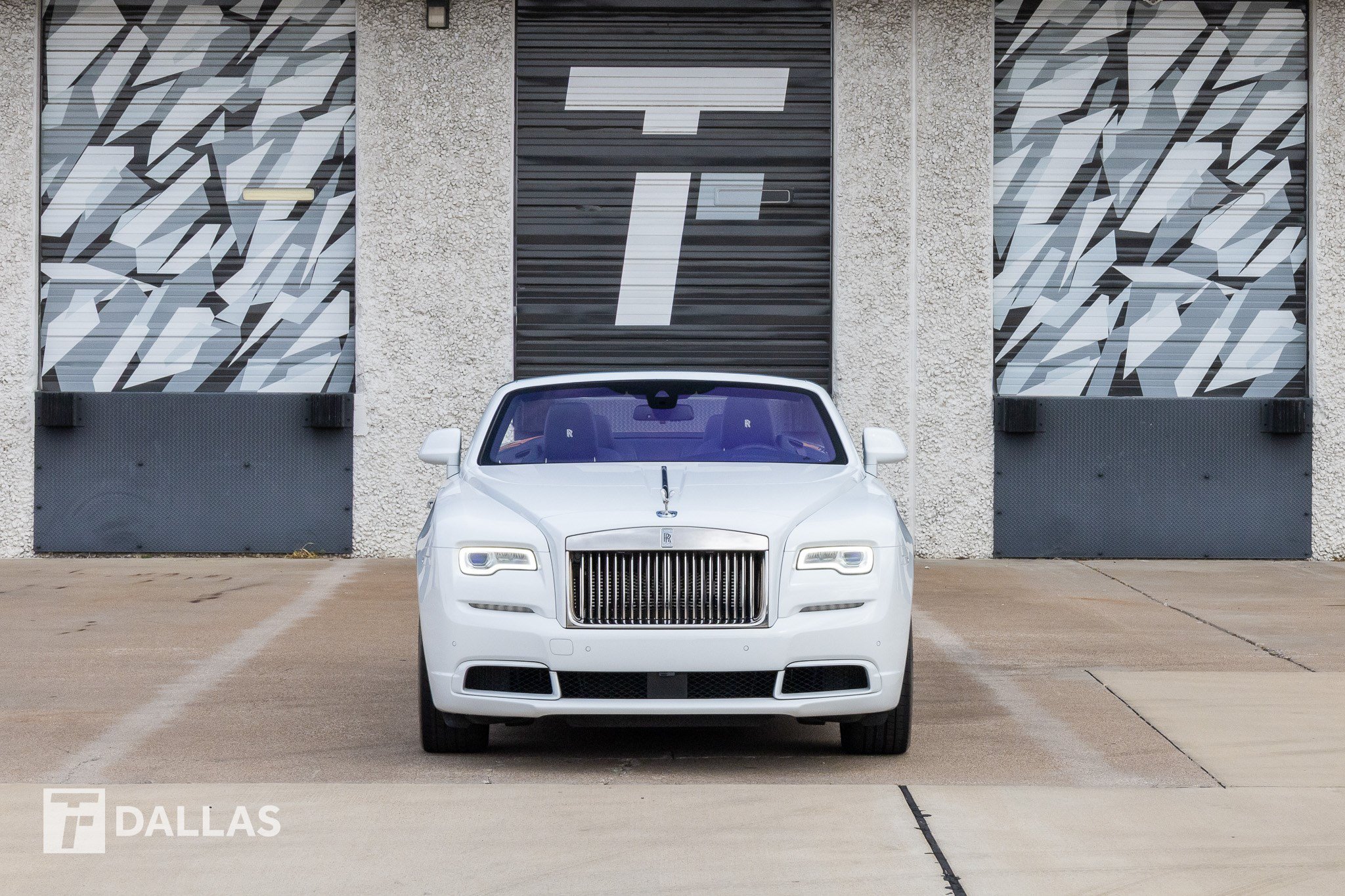 Used 2019 Rolls-Royce Dawn RWD image 4