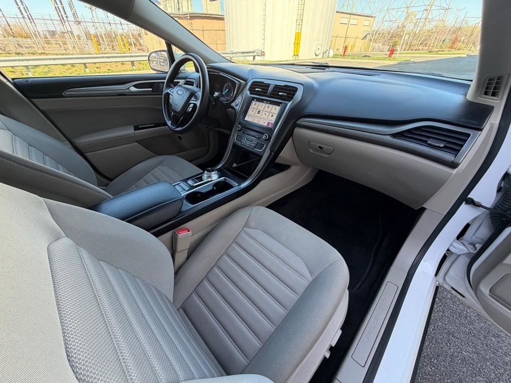 Used 2017 Ford Fusion SE image 17