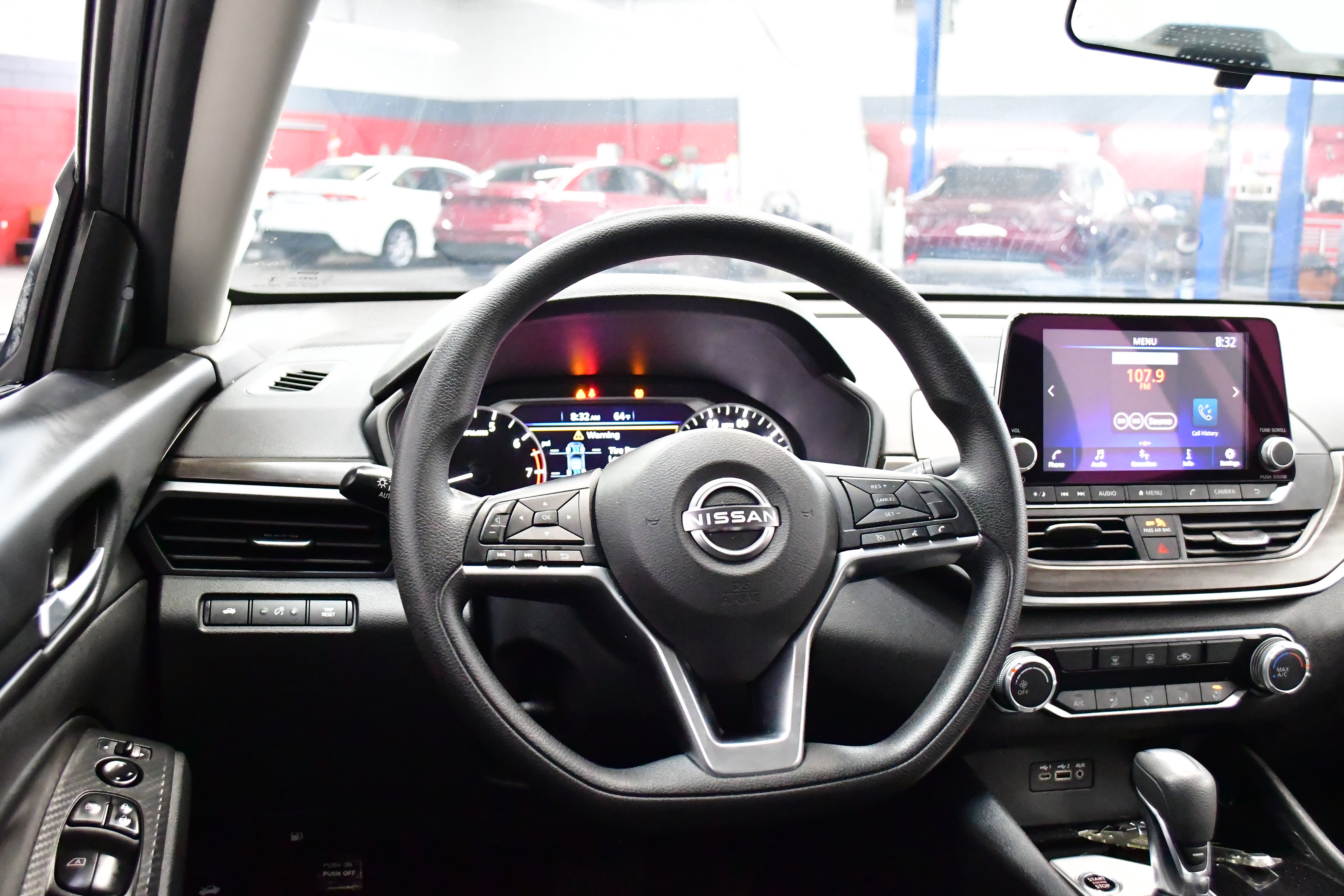 Used 2024 Nissan Altima 2.5 SV image 13