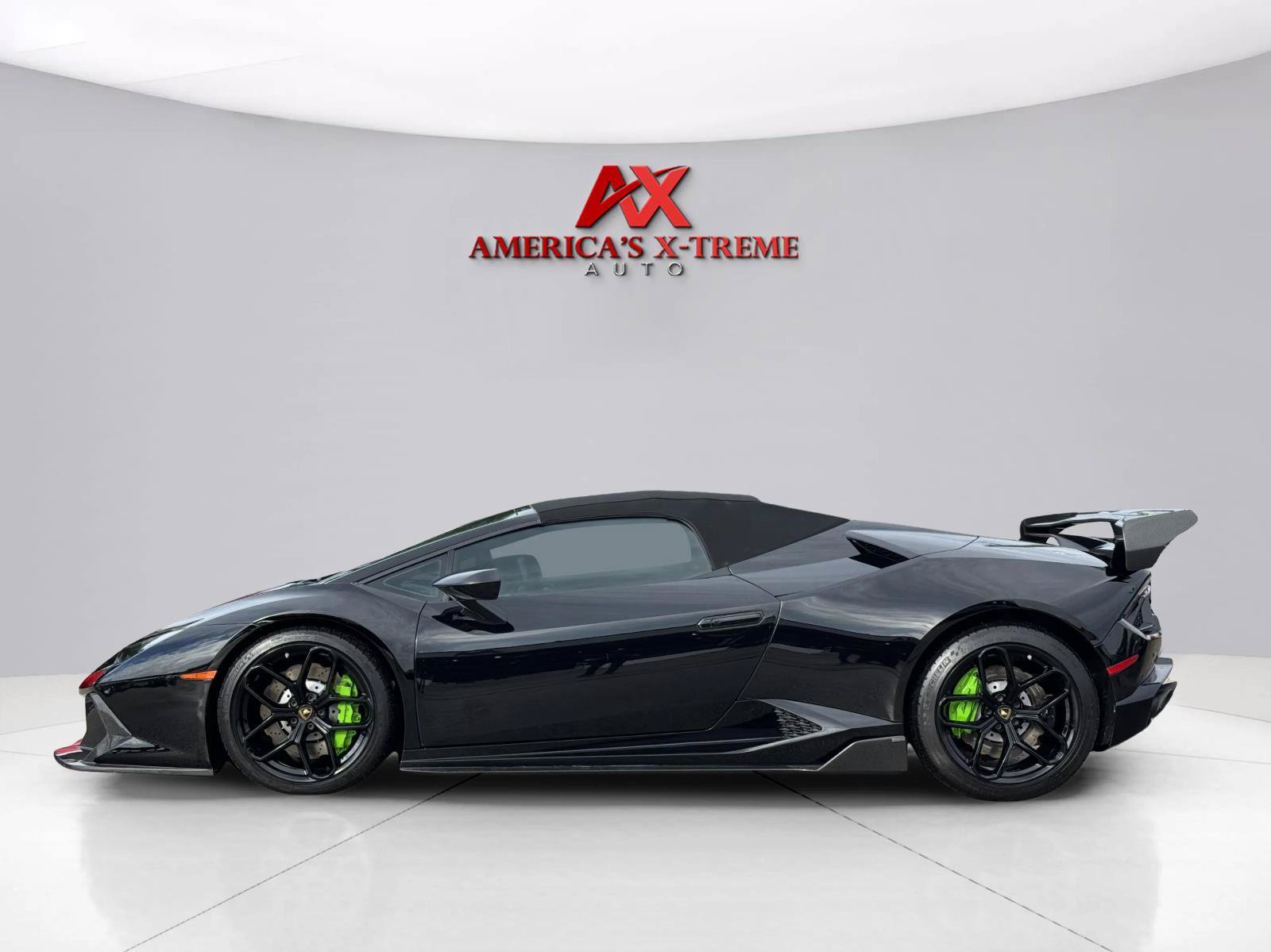 Used 2018 Lamborghini Huracan LP 580-2 RWD image 2