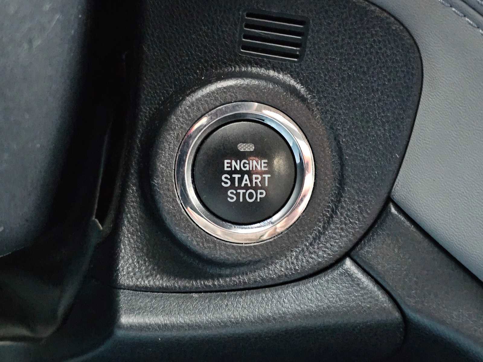 Used 2020 Subaru Outback Premium image 32