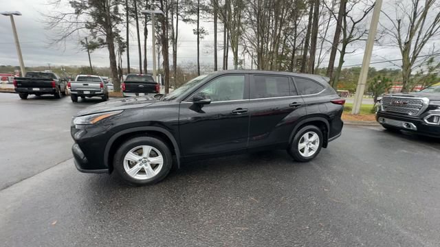Used 2024 Toyota Highlander LE image 9