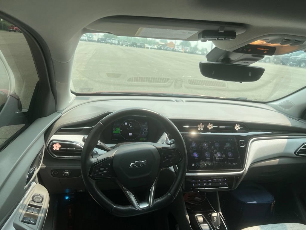 Used 2022 Chevrolet Bolt EUV Premier w/ Sun & Sound Package FWD image 6
