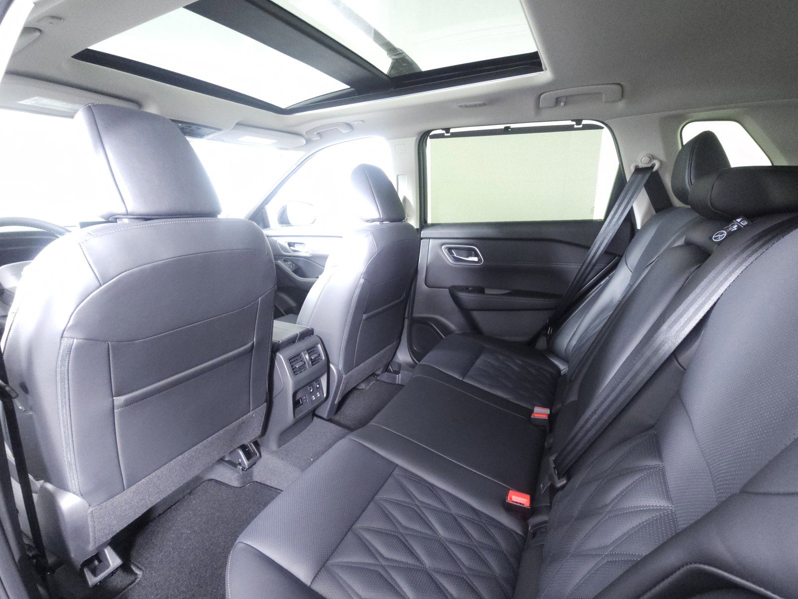 New 2026 Nissan Rogue Platinum image 22