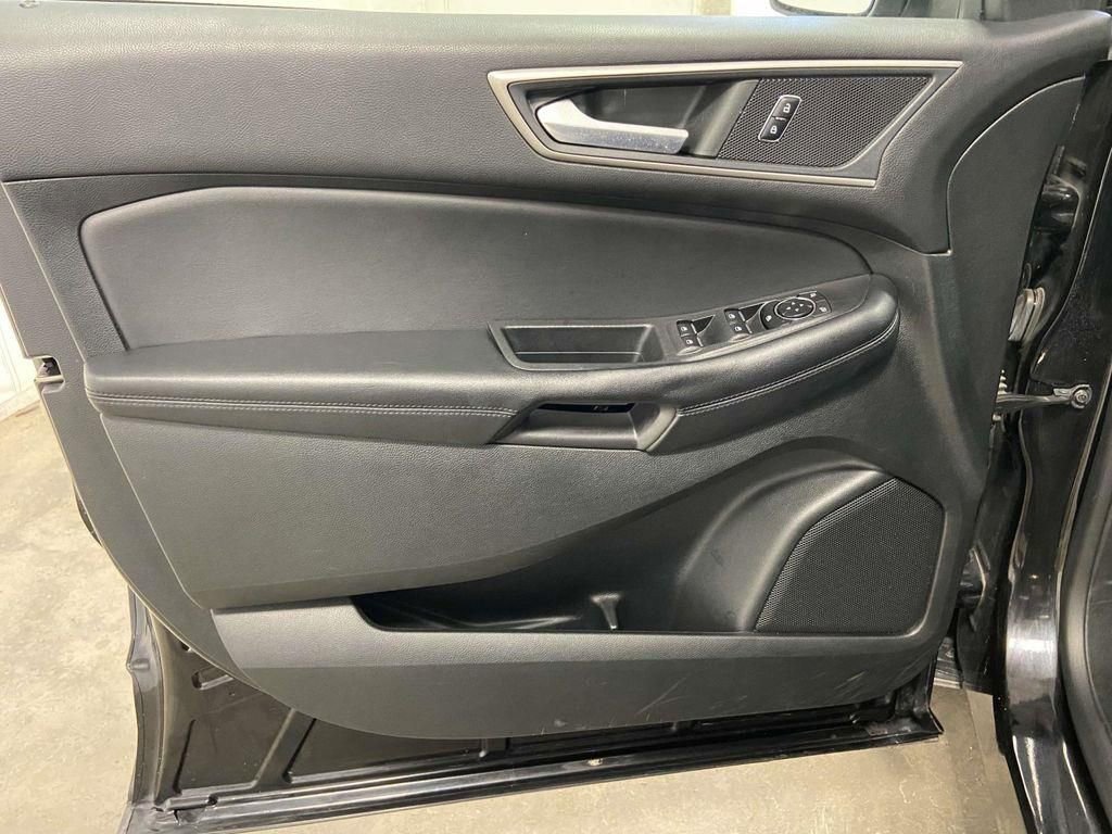 Used 2023 Ford Edge SEL image 12