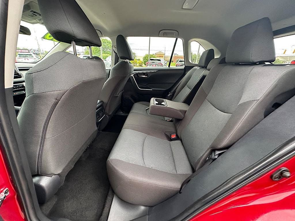 Certified 2025 Toyota RAV4 XLE FWD image 16