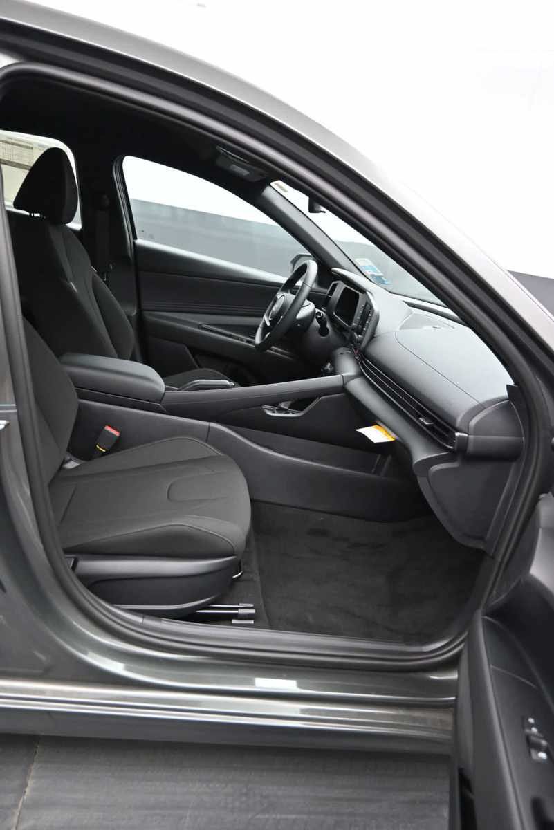 New 2026 Hyundai Elantra Sport FWD image 11