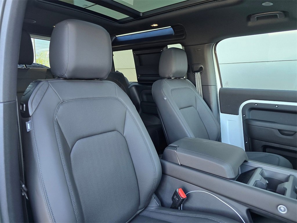 New 2025 Land Rover Defender 90 X-Dynamic SE image 26