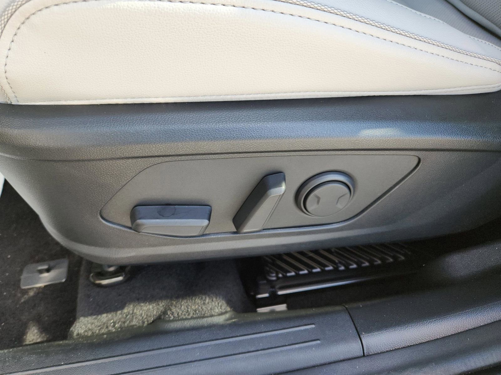 New 2026 Hyundai Tucson Limited FWD image 18