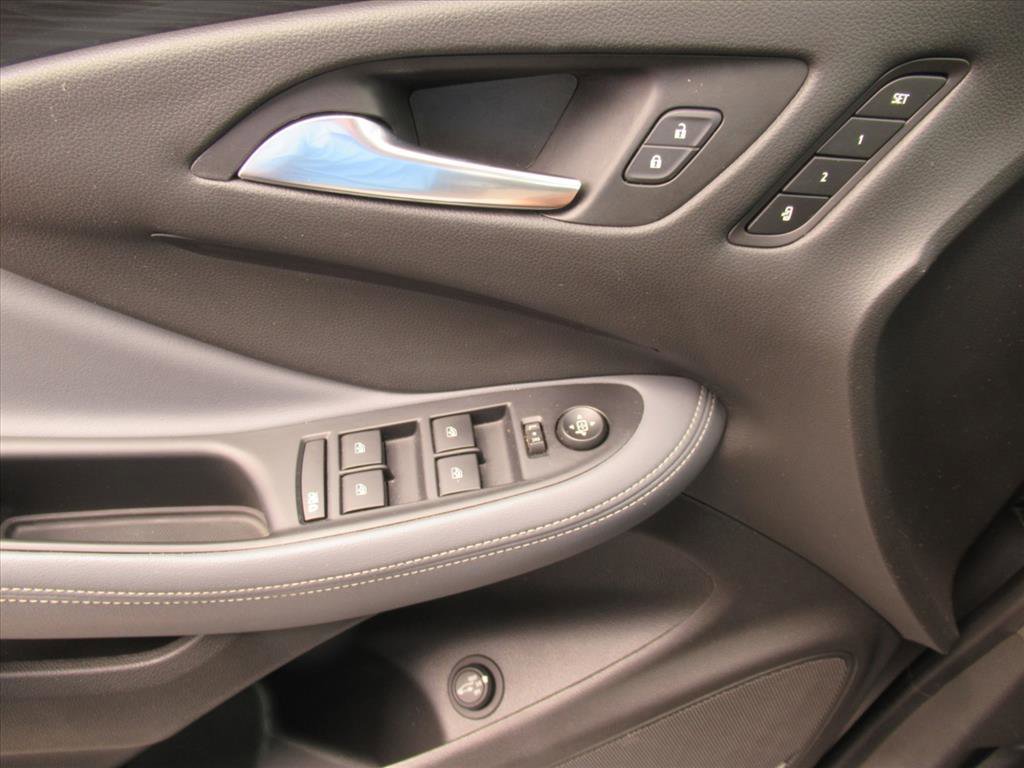 Used 2020 Buick Envision Premium w/ Driver Confidence Package image 21