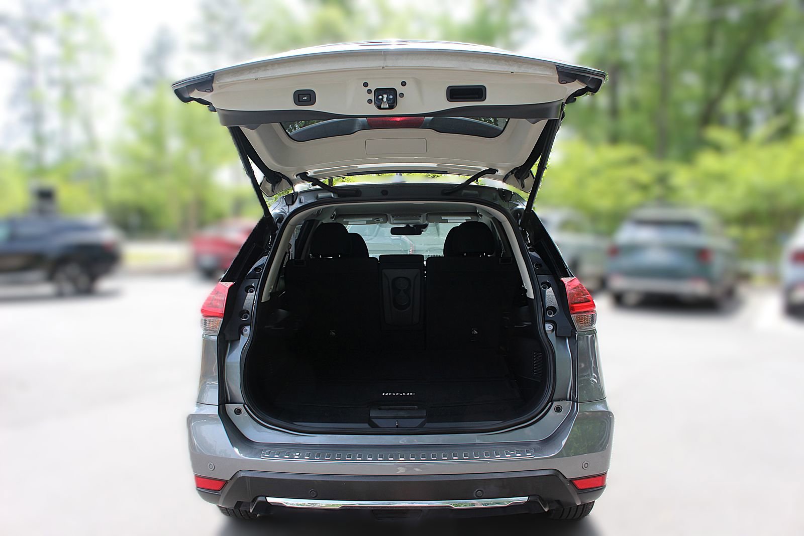 Used 2020 Nissan Rogue SV w/ Premium Package image 8