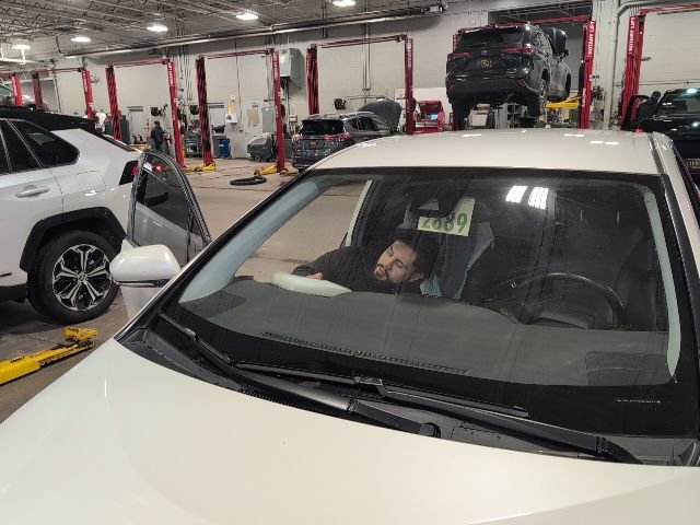 Used 2016 Toyota Prius Four Touring image 3