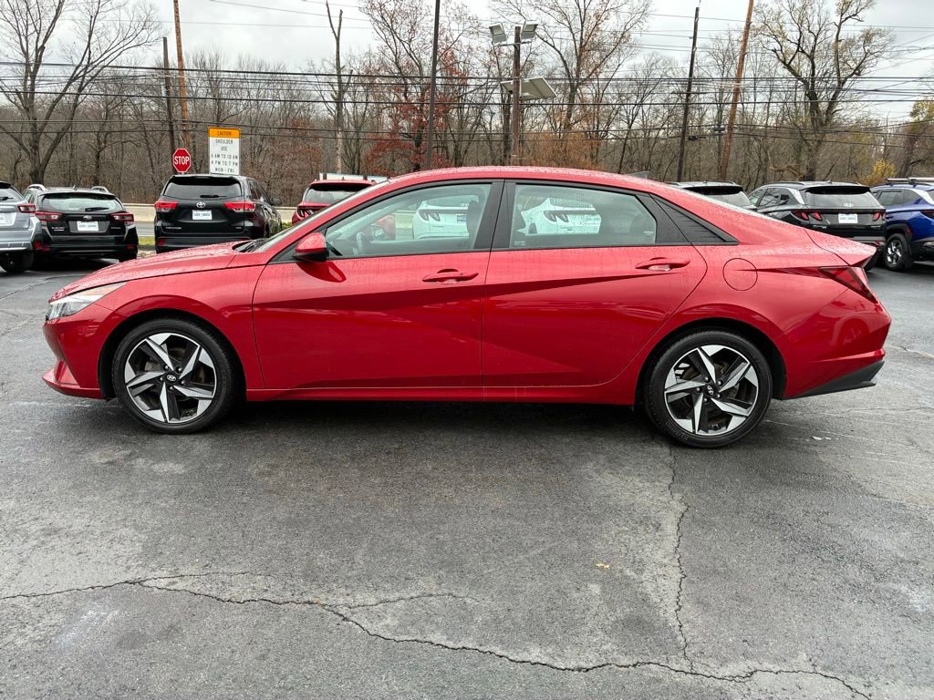 Used 2023 Hyundai Elantra SEL w/ Convenience Package image 4