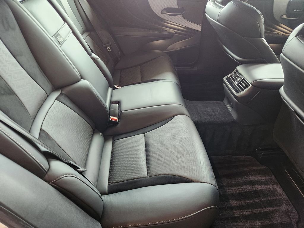 Used 2020 Lexus LS 500 F Sport w/ Cold Weather Package (CK) RWD image 29