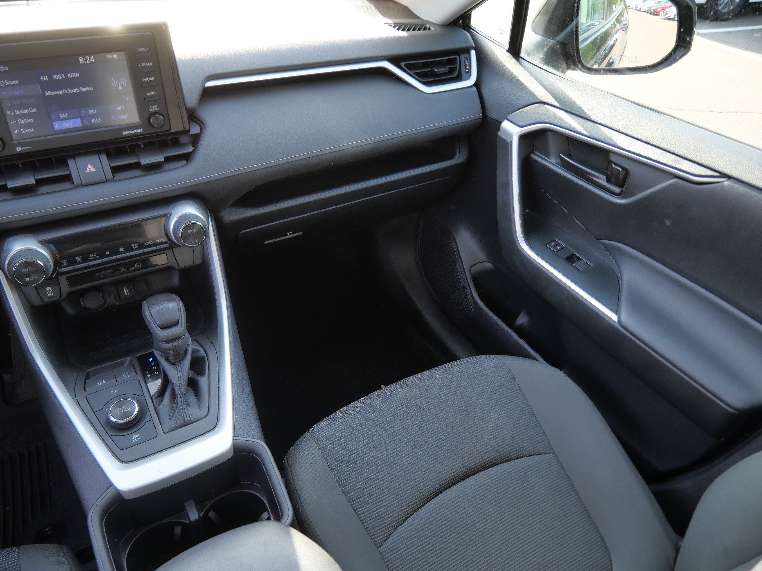 Certified 2022 Toyota RAV4 LE AWD/4WD image 12