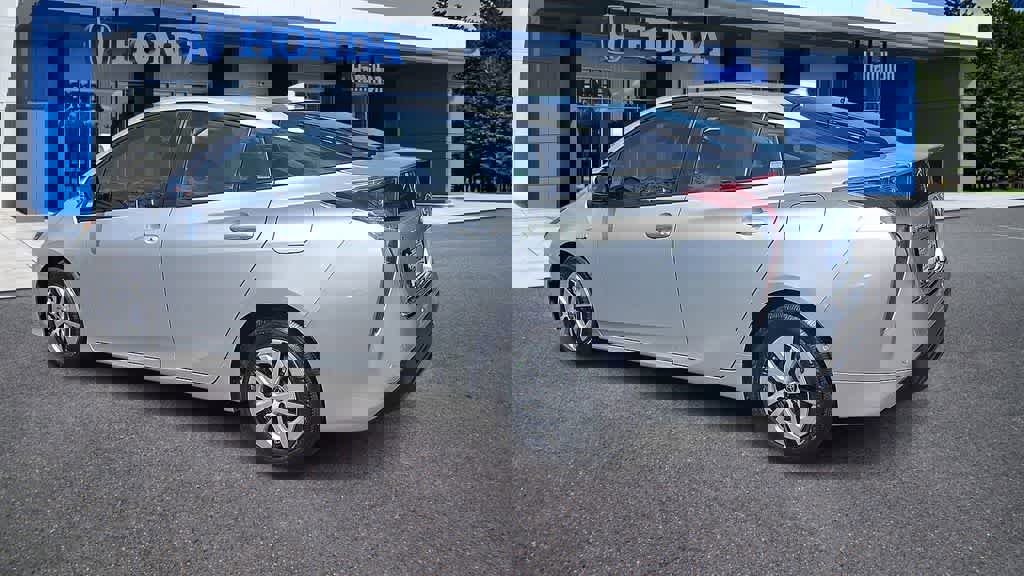 Used 2017 Toyota Prius Four FWD image 6