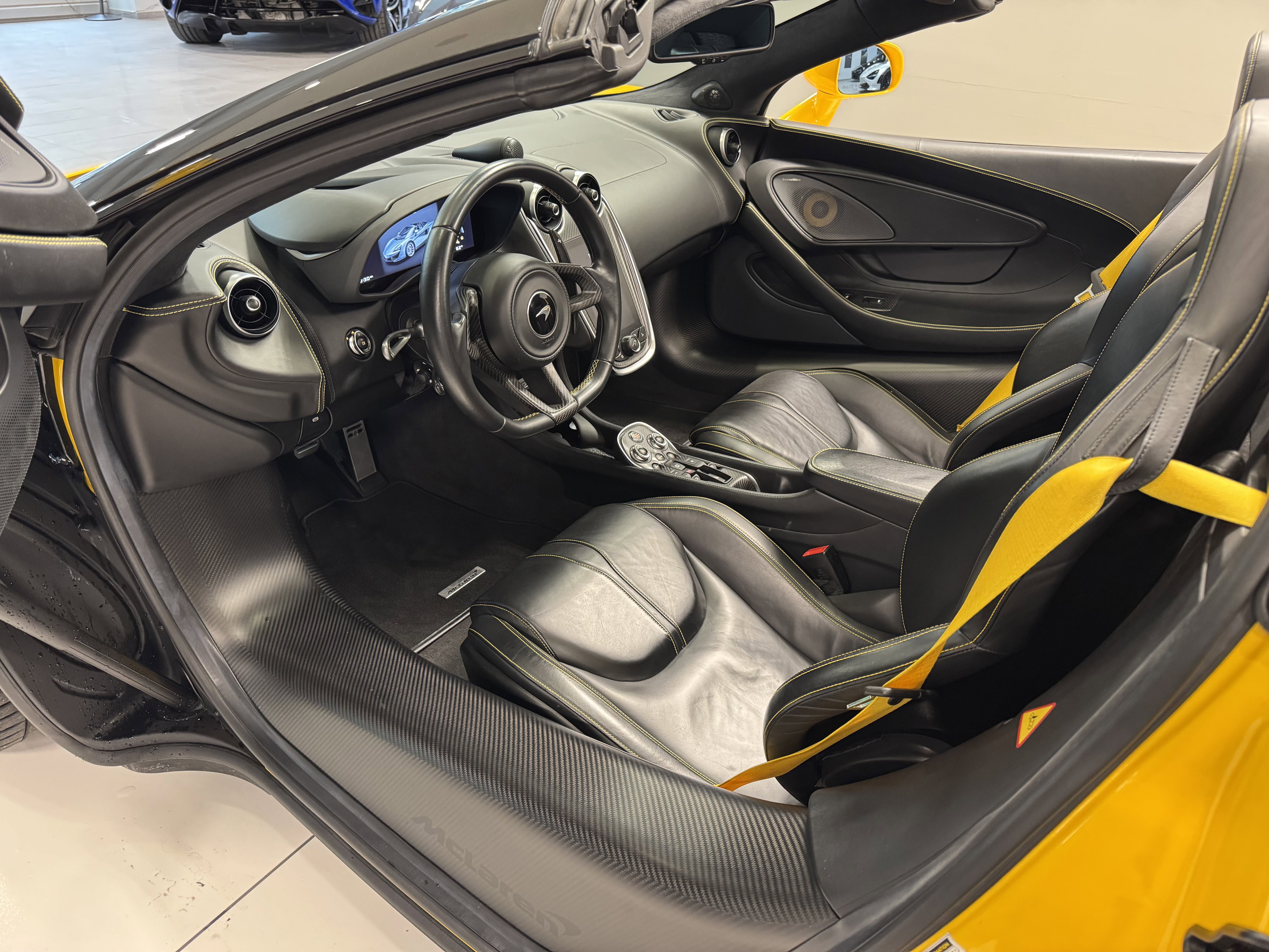 Used 2020 McLaren 570S Spider image 11