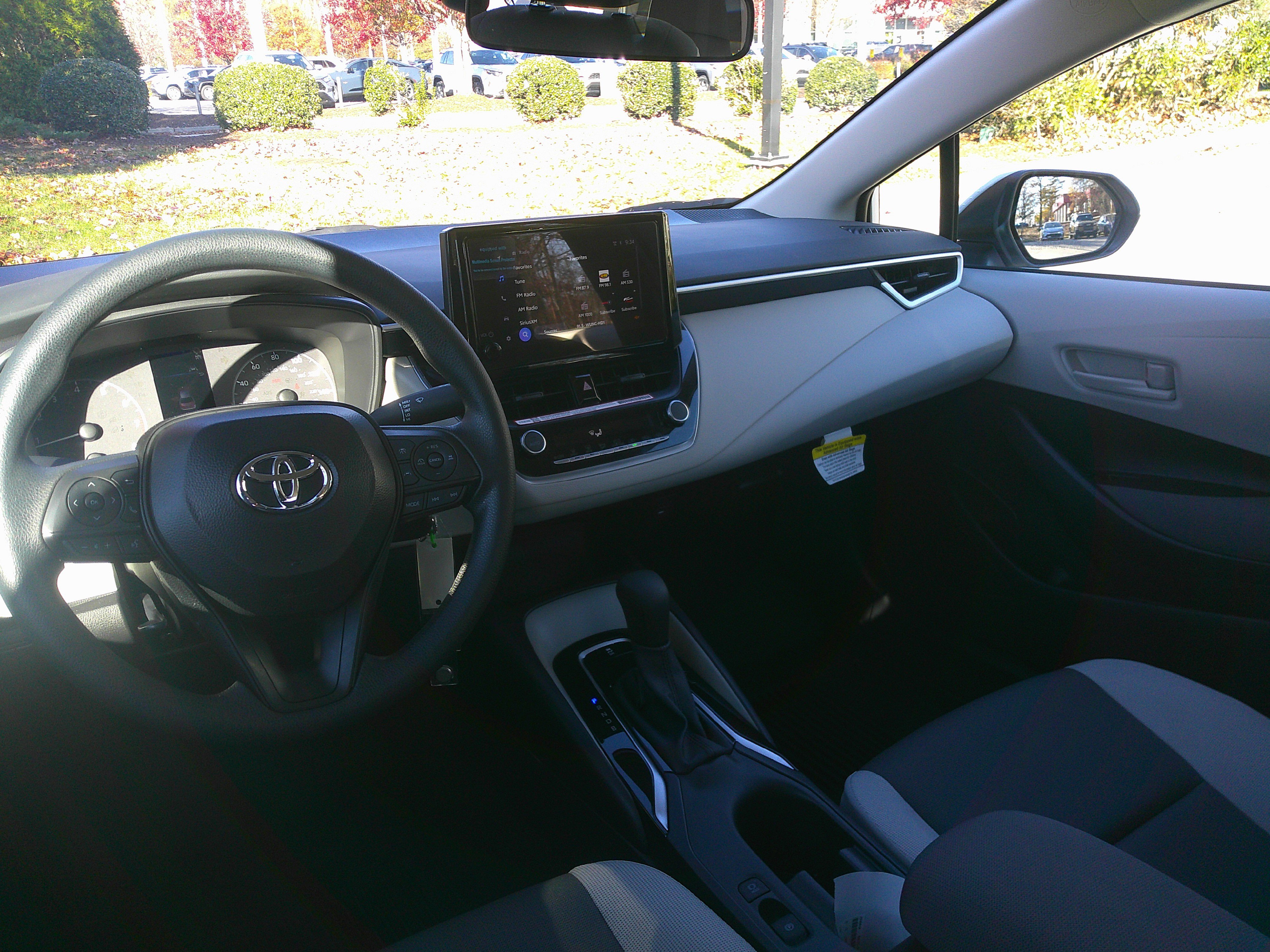 Used 2025 Toyota Corolla LE image 30