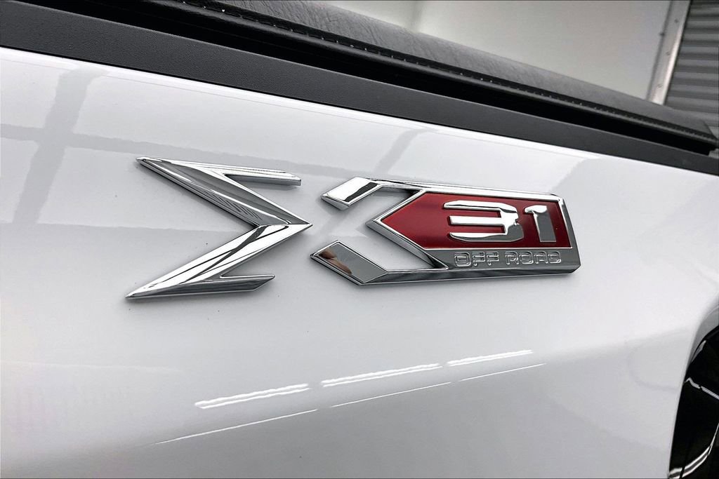 Used 2024 GMC Sierra 1500 SLT w/ SLT Premium Package AWD/4WD image 8