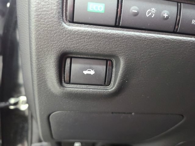 Used 2024 Nissan Sentra SV FWD image 33