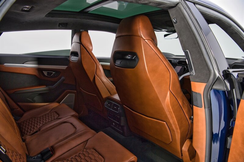 Used 2022 Lamborghini Urus AWD/4WD image 40