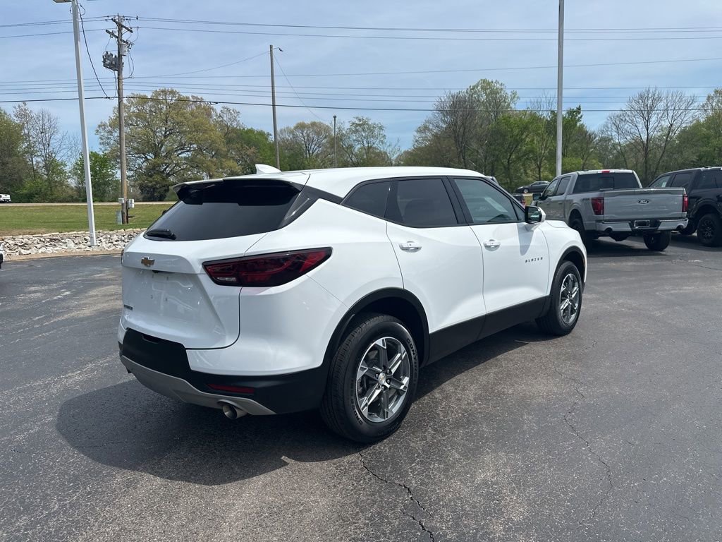 Used 2025 Chevrolet Blazer LT image 3