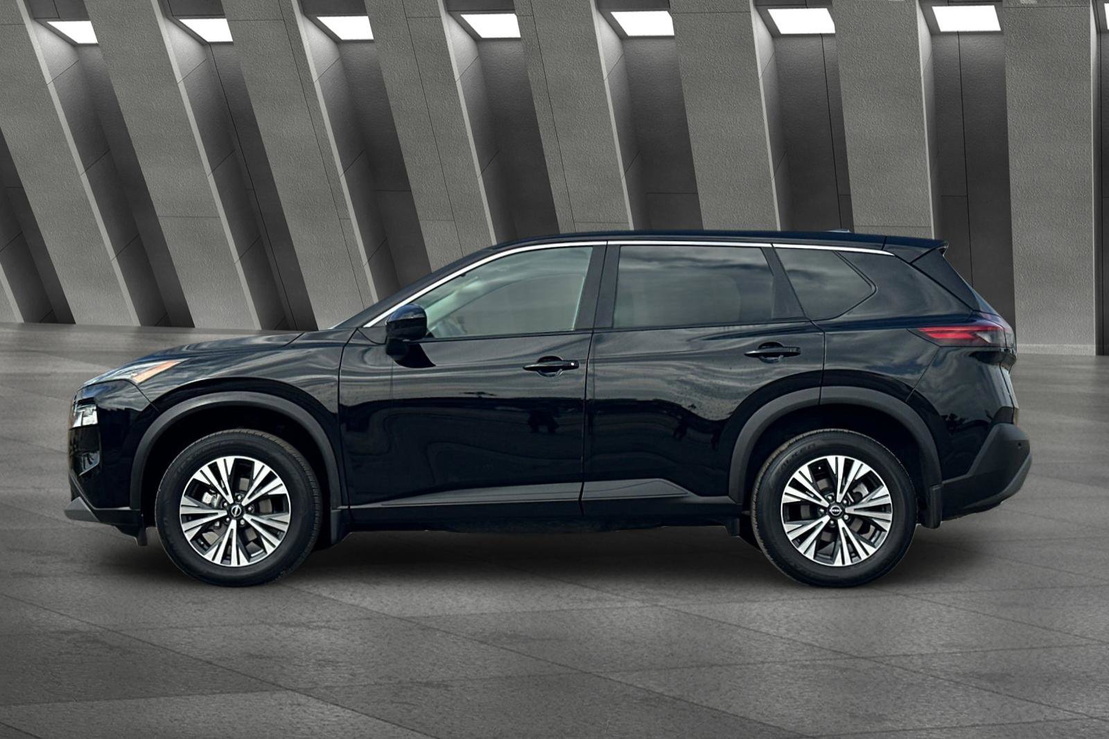 Used 2023 Nissan Rogue SV image 7