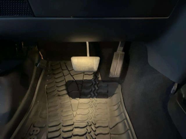 Used 2017 Jeep Wrangler Unlimited Sport w/ Connectivity Group image 41