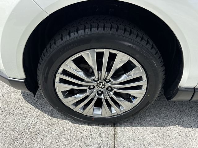 Used 2021 Toyota Venza XLE w/ Softex Package AWD/4WD image 10