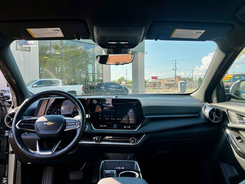 Used 2025 Chevrolet Equinox LT w/ Convenience Package II FWD image 19